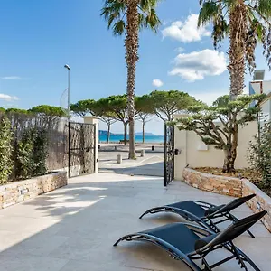 Bord De Apartment