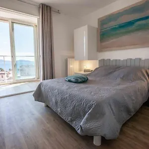 Tres Beau T2 Climatise Refait A Neuf, Vue Panoramique Exceptionnelle A 120m A Pied De La Apartment