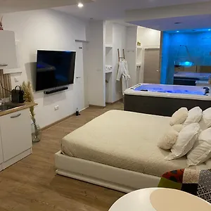  Appartement Superbe Avec Patio Et Sauna