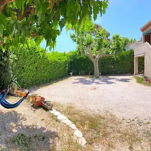 Blue Summer Vibes For 4p, Ac, Balcony, Parking, At 50m, Access -4 Apartment